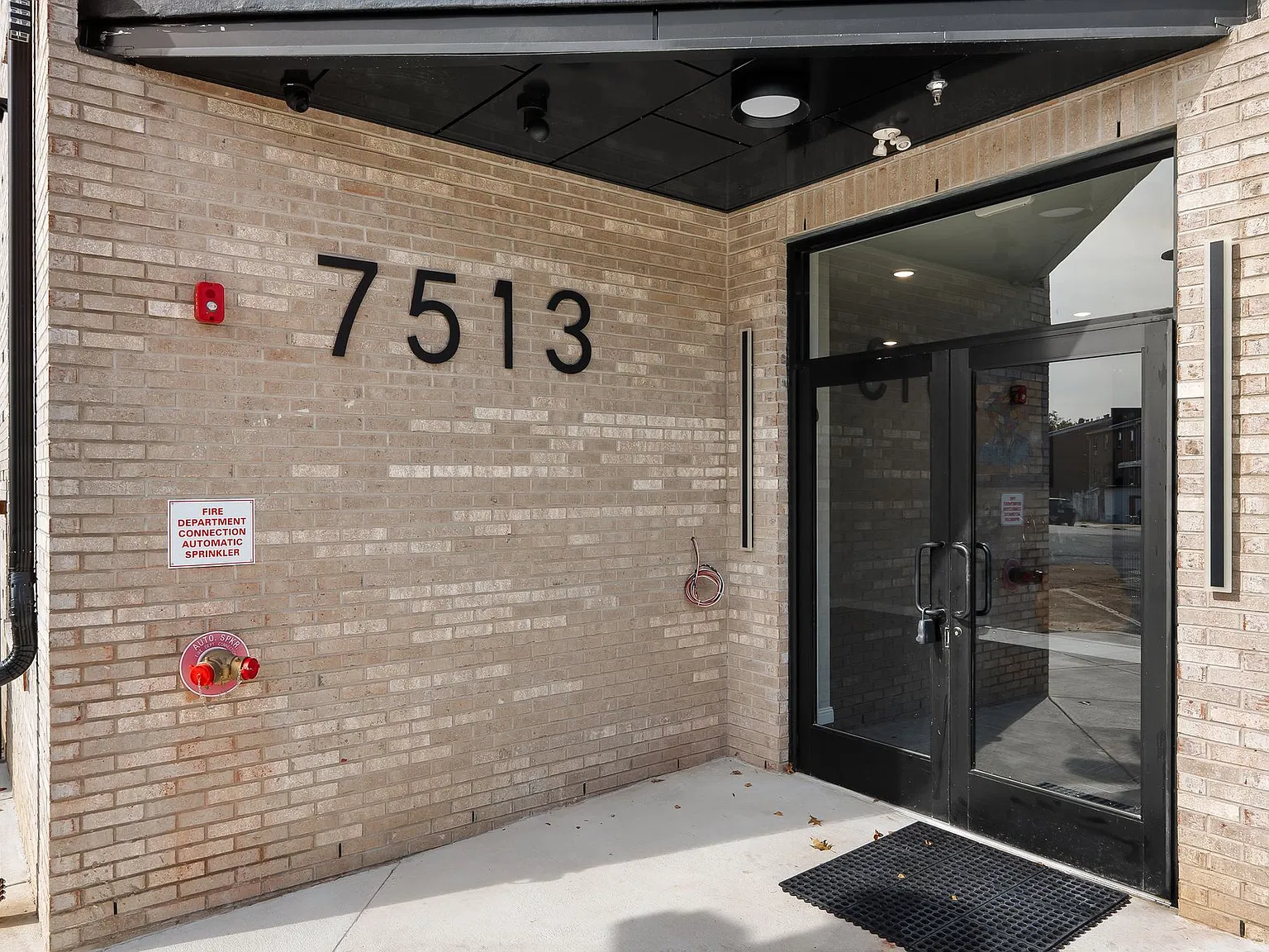 Skyline Luxury Apartments — Photo 3