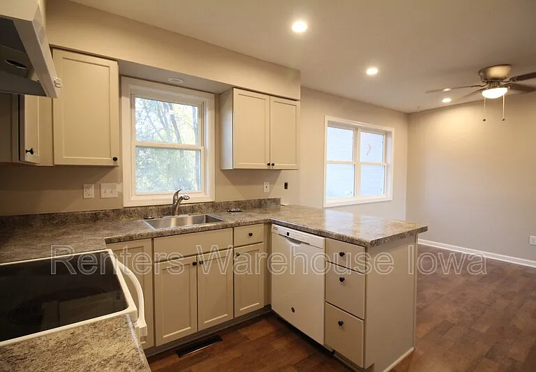 4926 Madison Ave — Photo 7
