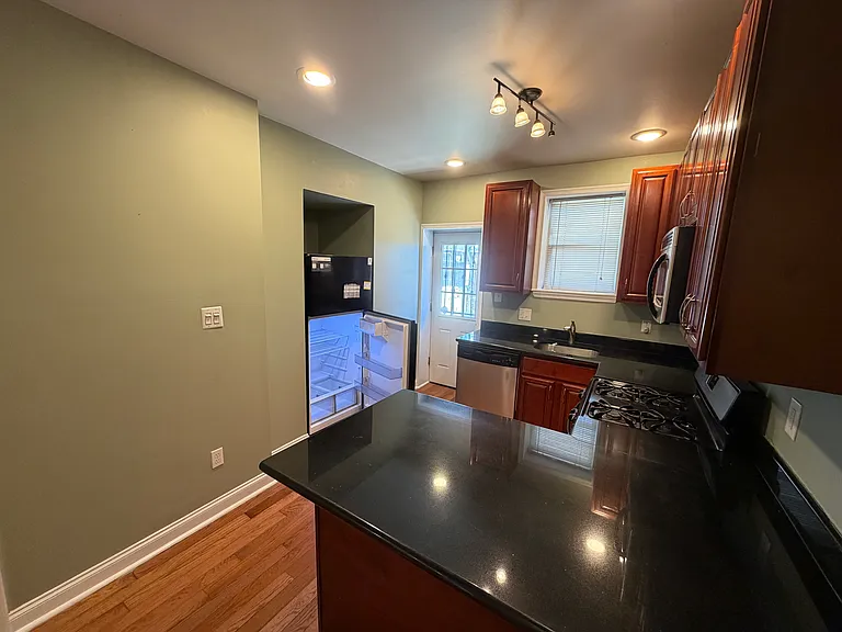 2437 S Darien St — Photo 28