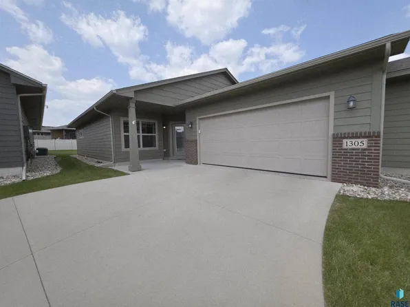 1305 S Wheatland Ave, Sioux Falls, SD 57106