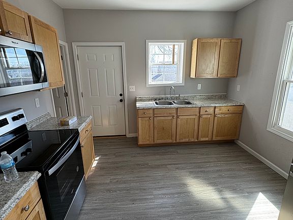 4th image of 6 N Henderson Ave