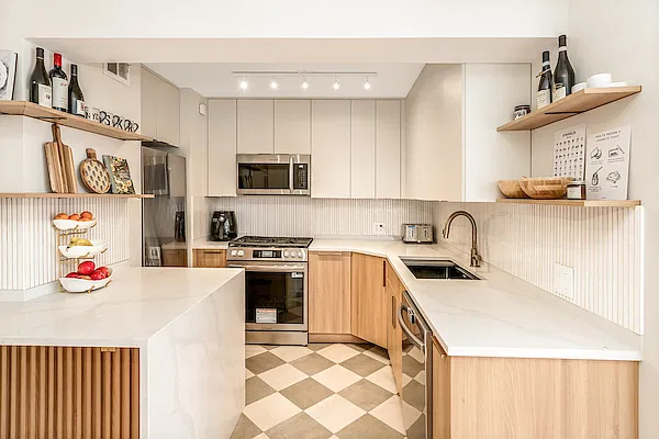 132 East 35th Street — Photo 4