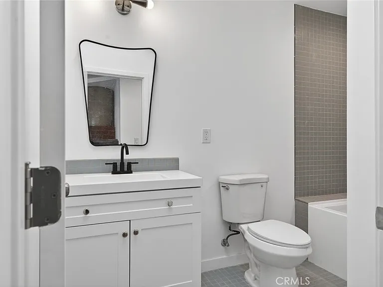 901 Micheltorena St — Photo 30