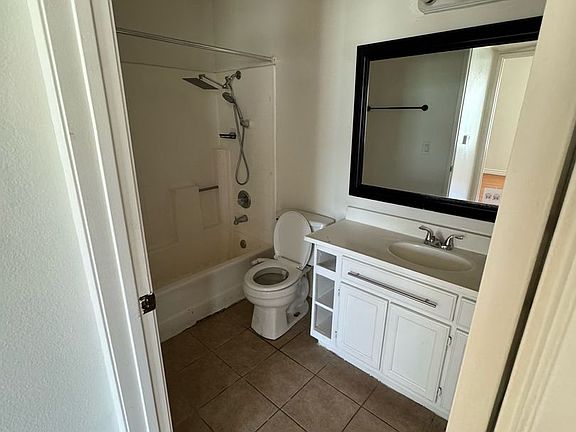 2nd image of 549 S Wilton Pl #Wl204