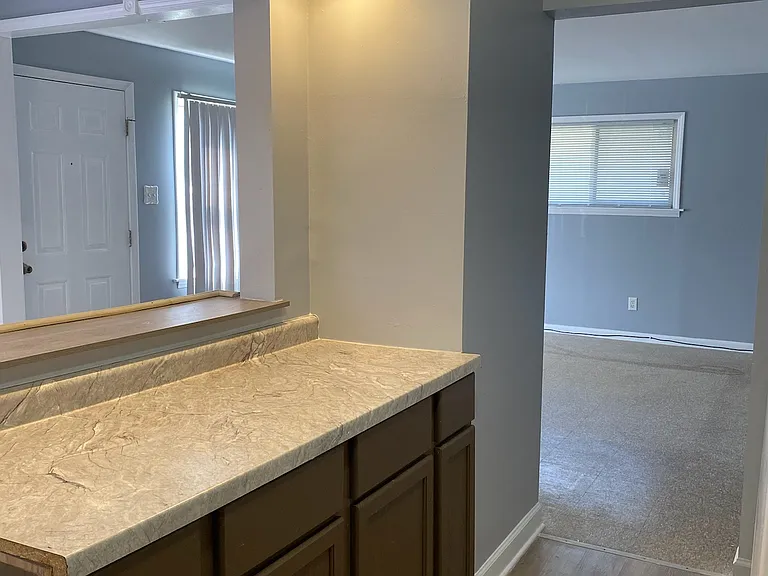 2019 Georgia St — Photo 6