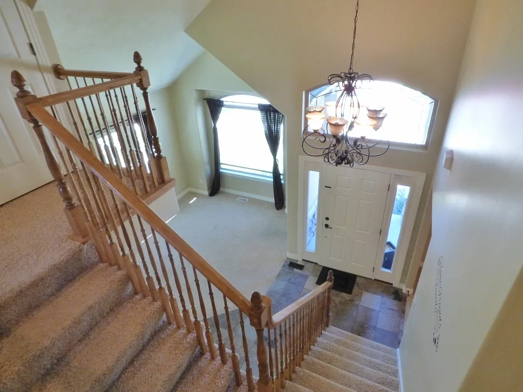 5 Bed 3.5 Bath Draper Home — Photo 3