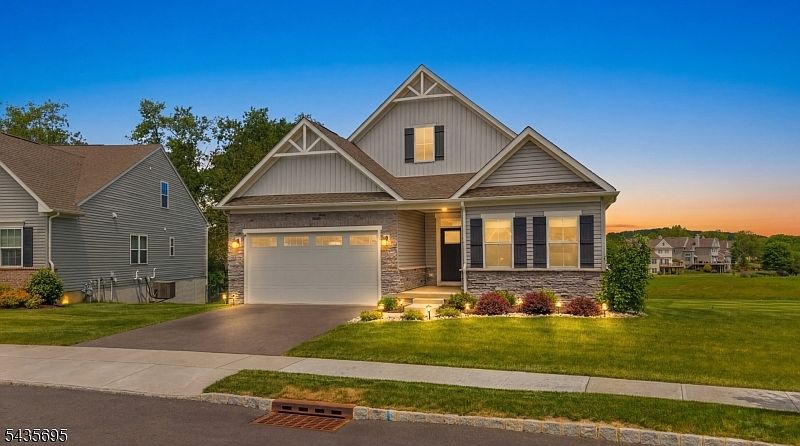 1st image of 124 Club House Dr