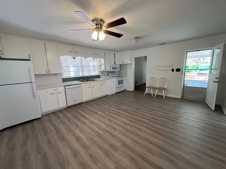 307 Parshley St SW — Photo 4