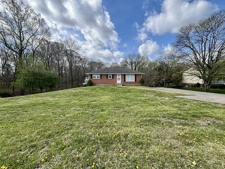 2950 Ashland City Rd — Photo 2