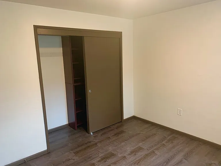 2350 Beacon Ave S — Photo 84