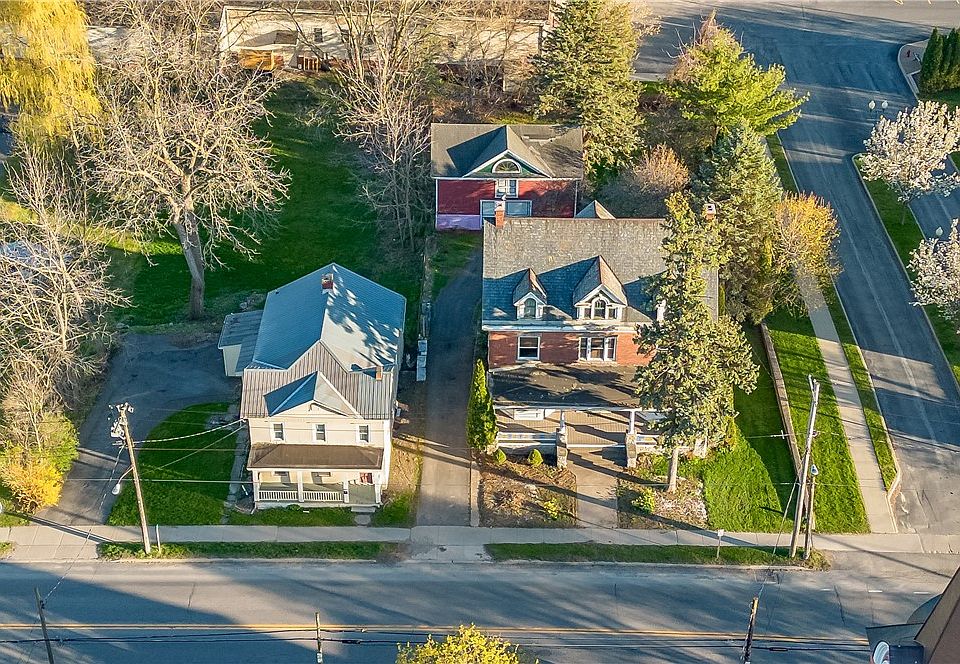 37th image of 616 E Main St