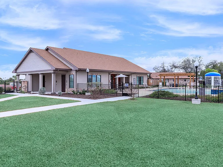815 N Shary Blvd — Photo 6