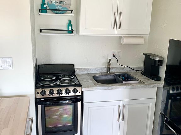 5th image of 128 Boynton Blvd