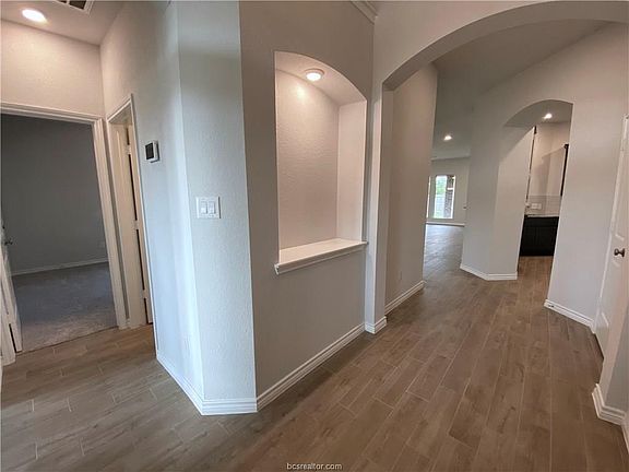 3rd image of 2703 Lakewell Ln