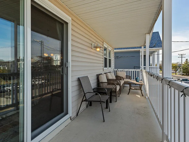 606 W Beach Ave — Photo 28