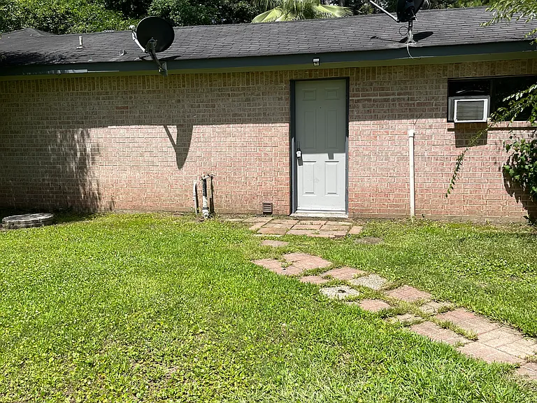394 County Road 3378 #2/2 — Photo 1