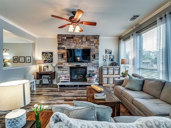 2nd image of 2801 Lynx Ln