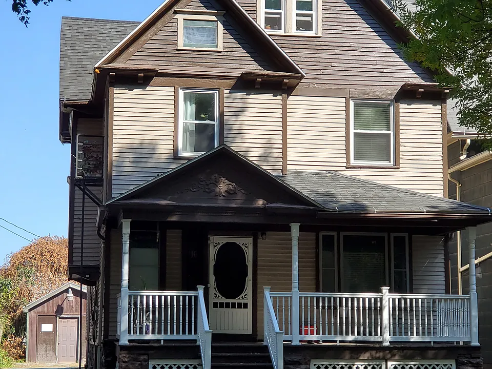 16 Birch Cres #4