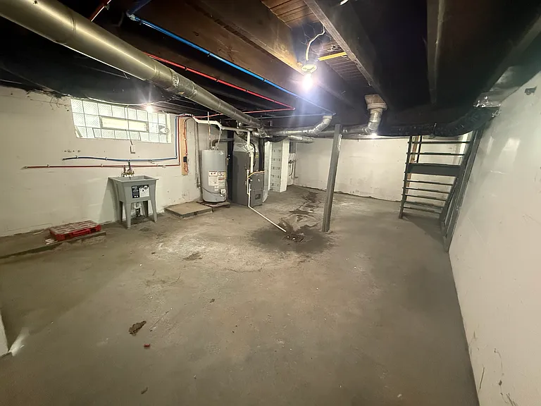 921 1st Ave — Photo 11