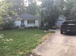 8900 Pettysville Rd, Pinckney, MI 48169