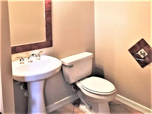 325 Lancaster Ln — Photo 10