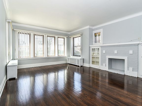 2nd image of 5923 N Fairfield Ave #1