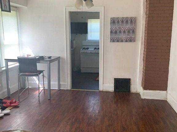 5th image of 1351 Laffer Ave