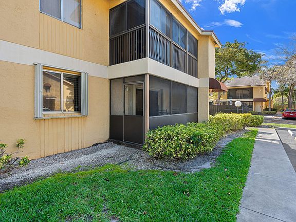 5th image of 3053 N Oakland Forest Drive #102