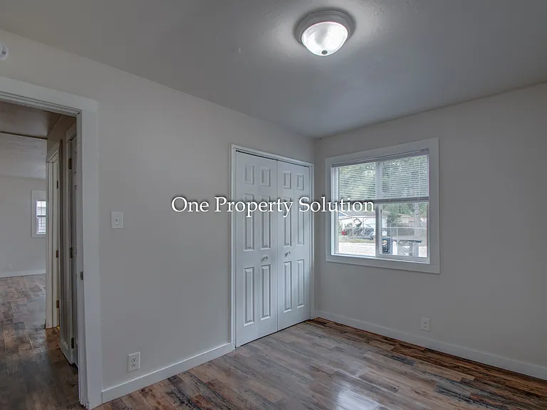 614 N Calumet Ave — Photo 18