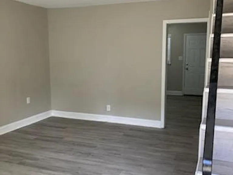 2512 Delaware Ave — Photo 10