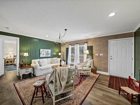 2nd image of 2011 Congress Rd