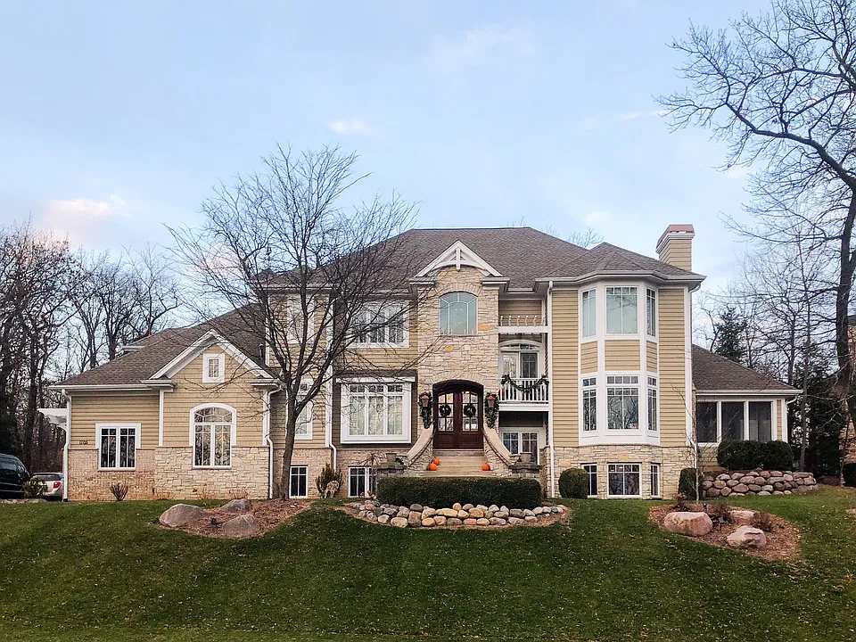 1105 Saratoga Ln