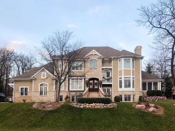 1105 Saratoga Ln, Lake Geneva, WI 53147