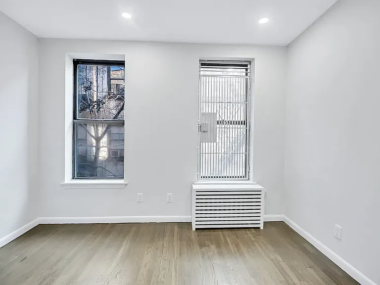 414 W 49th St #4D — Photo 4