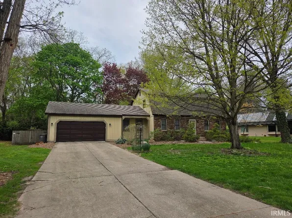 50955 Country Knolls Dr, Granger, IN 46530