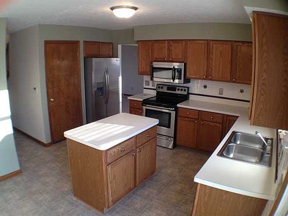 3rd image of 5319 Meadow Grove Dr