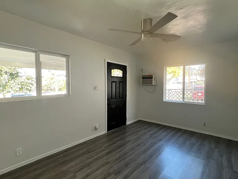 3210 Division St — Photo 2