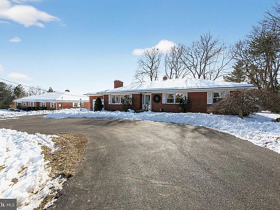 5th image of 289 W Chestnut Hill Rd