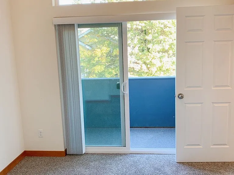 1111 N Forest St — Photo 24
