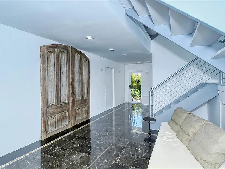 213 N Washington Dr — Photo 70