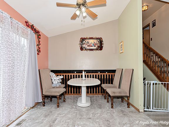4th image of 908 Countrywood Dr