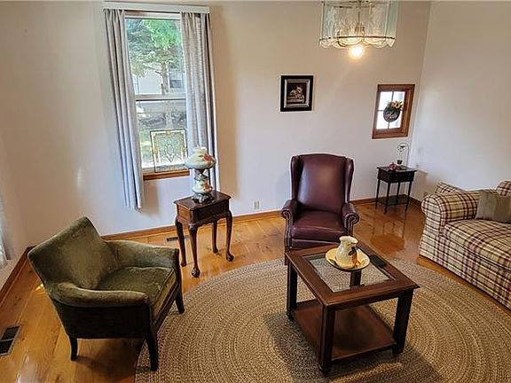 5th image of 209 Avon Ave