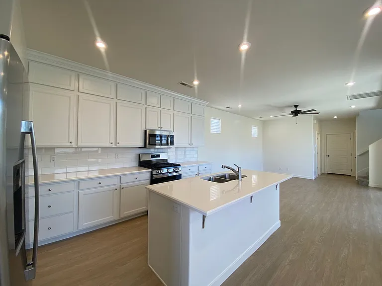 767 W Scarlet Hill Dr — Photo 4