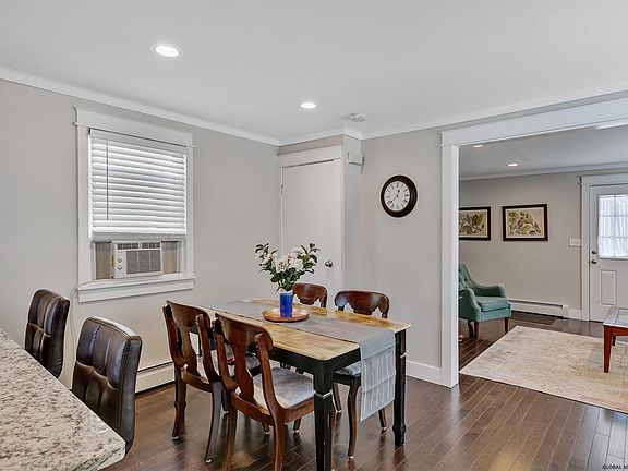 3rd image of 214 Saratoga Ave