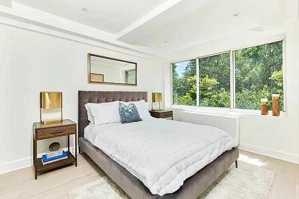 Sold by Sotheby's International Realty | media 4