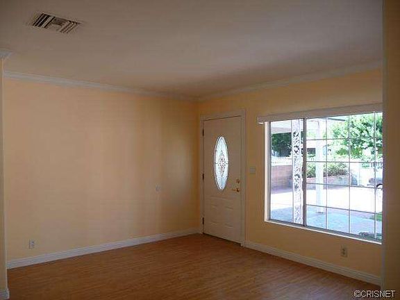 5th image of 22040 Cohasset St