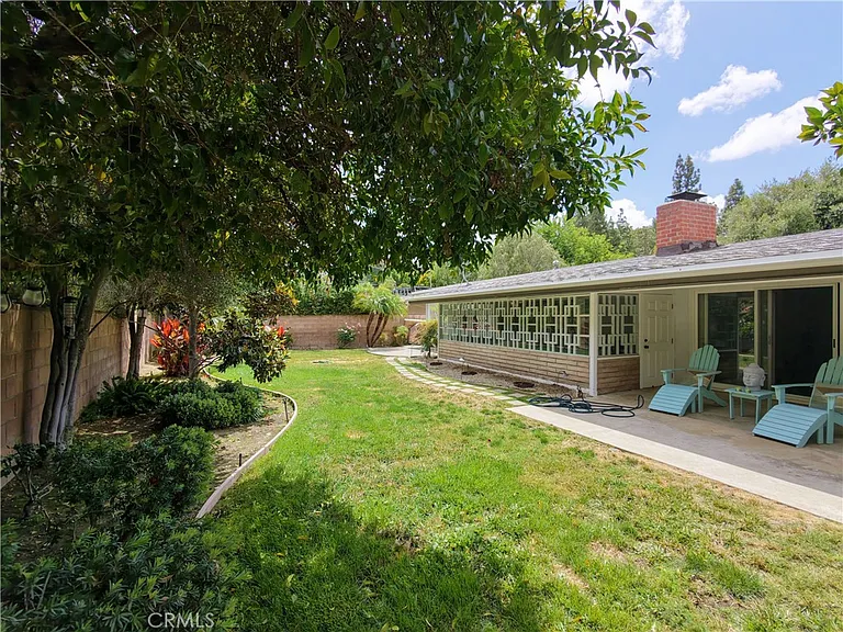 22951 Austin St — Photo 40