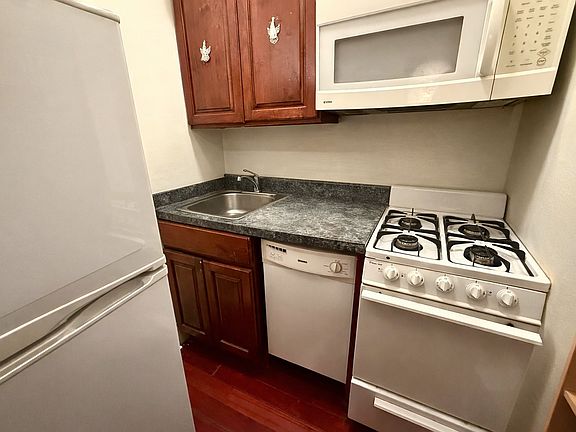 4th image of 350 Greene Ave APT 3