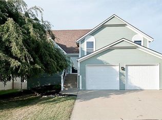 1612 SE Silkwood Ln, Lees Summit, MO 64063