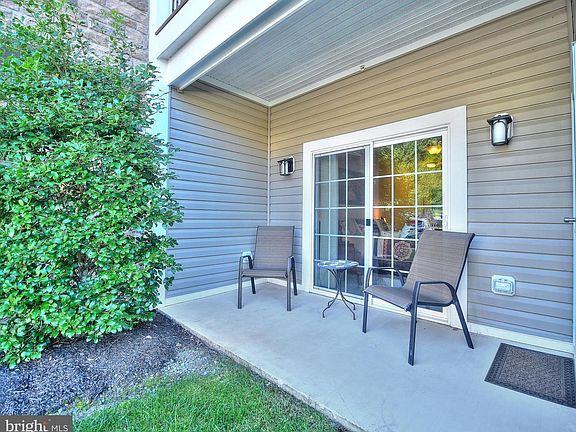 4th image of 901 Macphail Woods Xing APT 1B